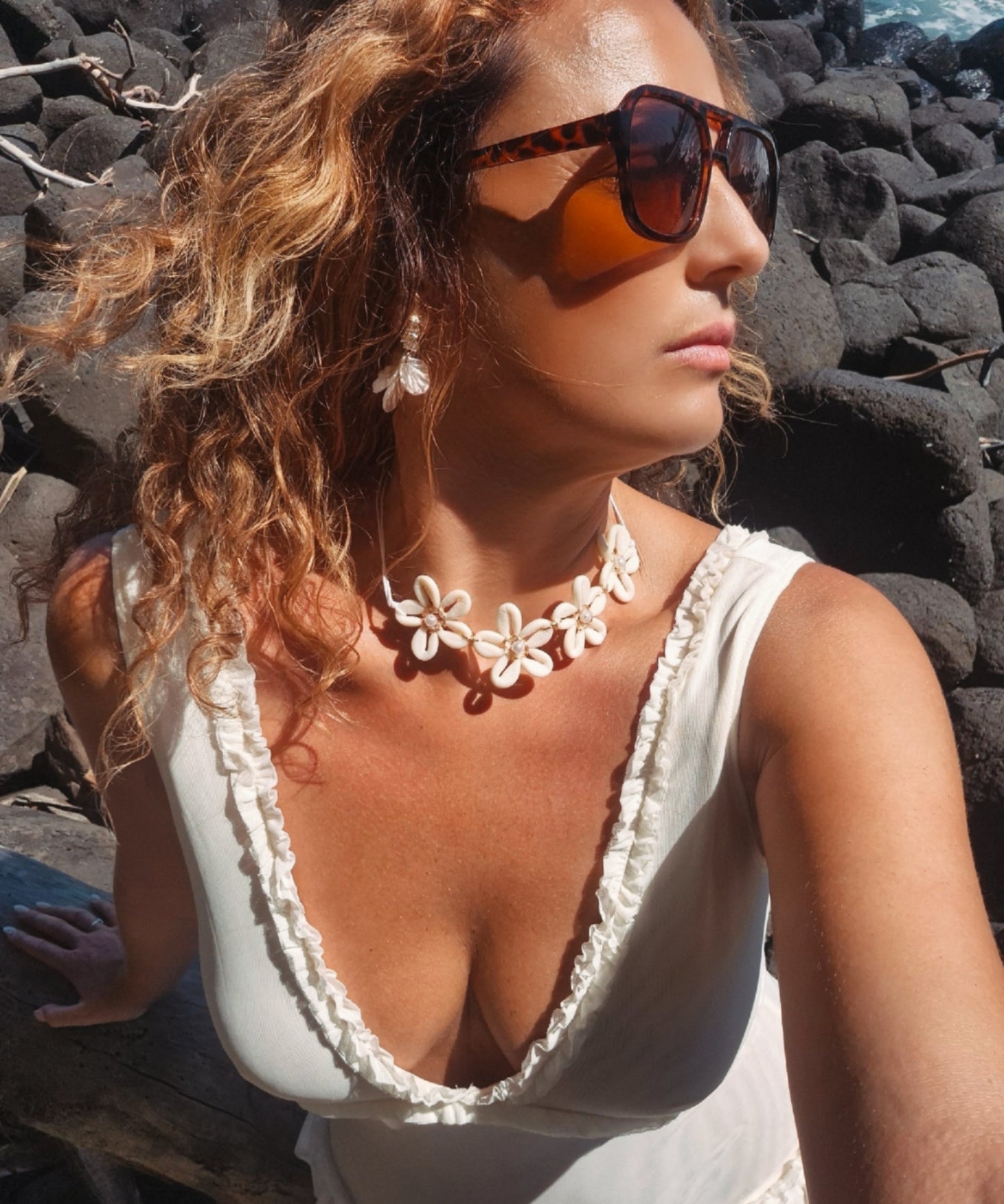 Flower Shell Cord Necklace