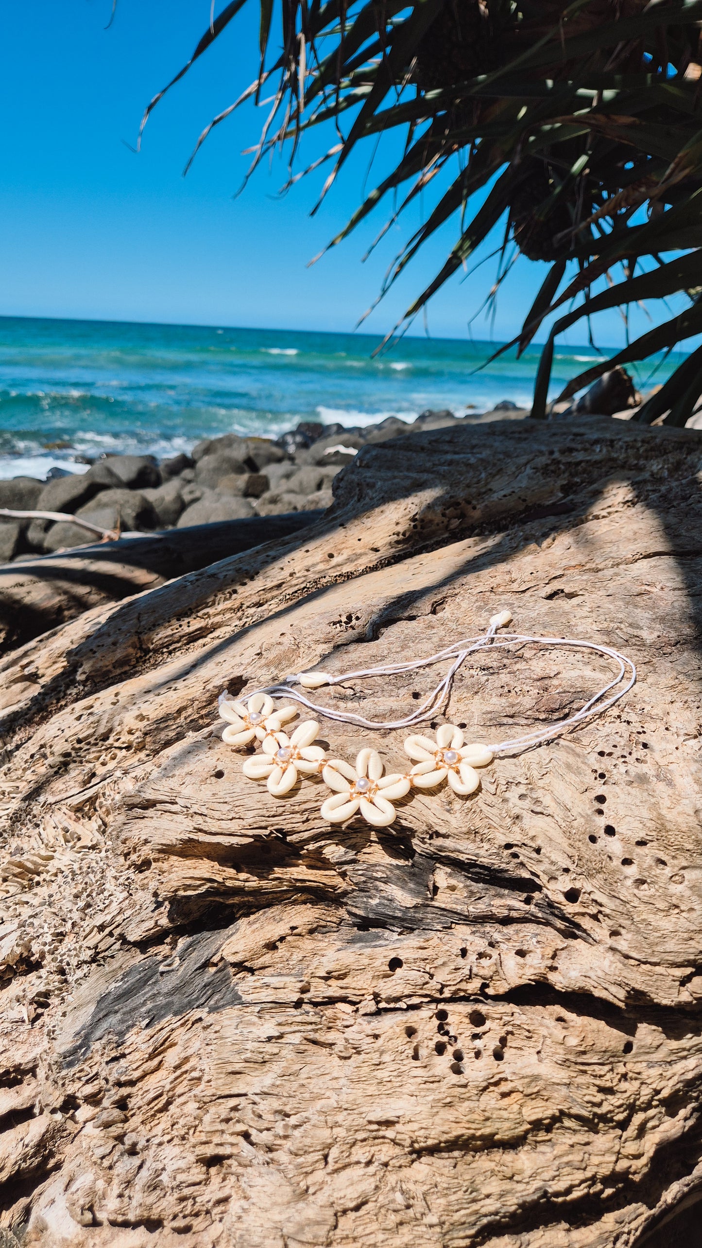 Flower Shell Cord Necklace